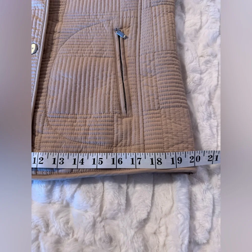 NWOT  Tan Quilted Women’s Jacket Size PS Water Resistant